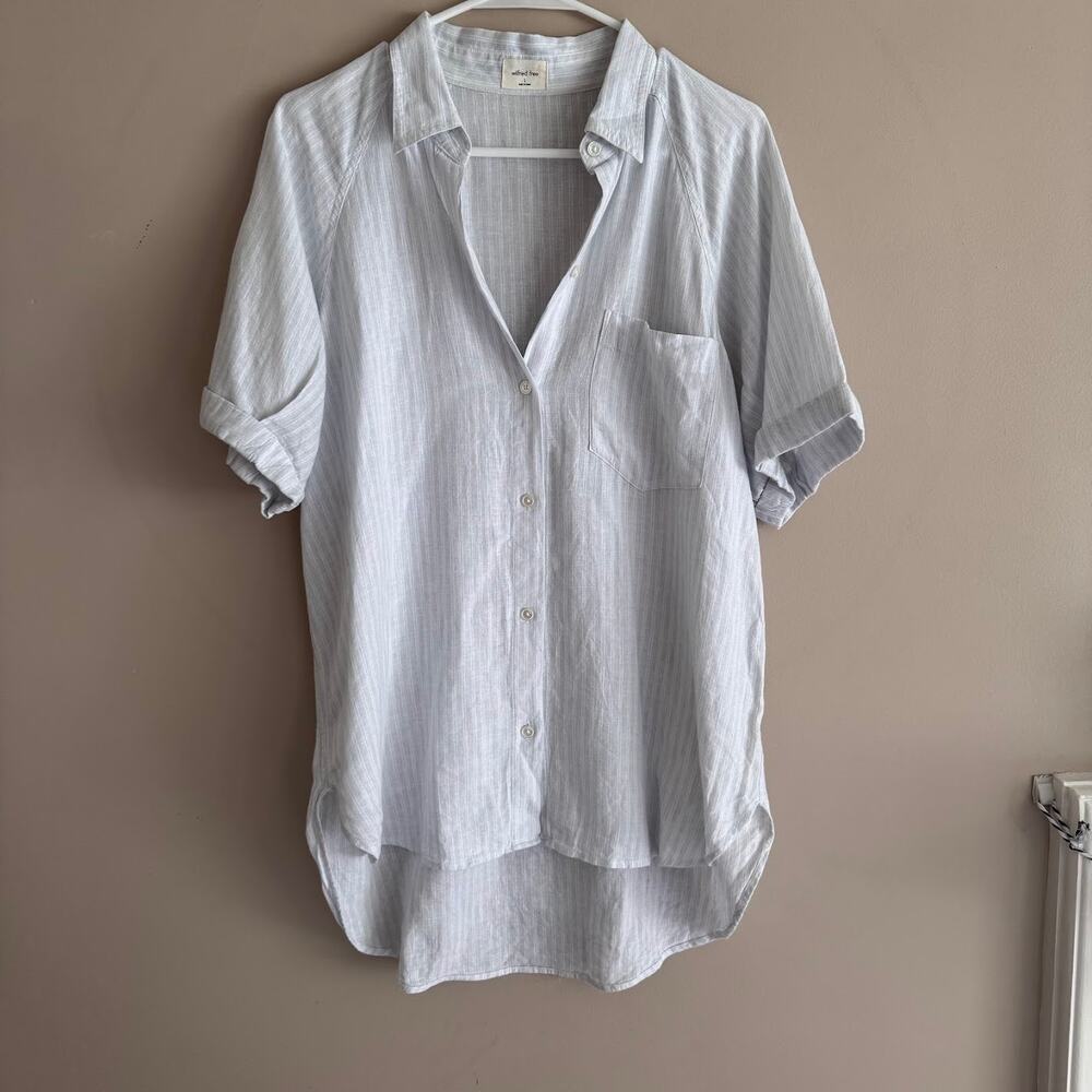 Aritzia Pale Blue & White Pinstripe Short-Sleeve Button-Down Shirt